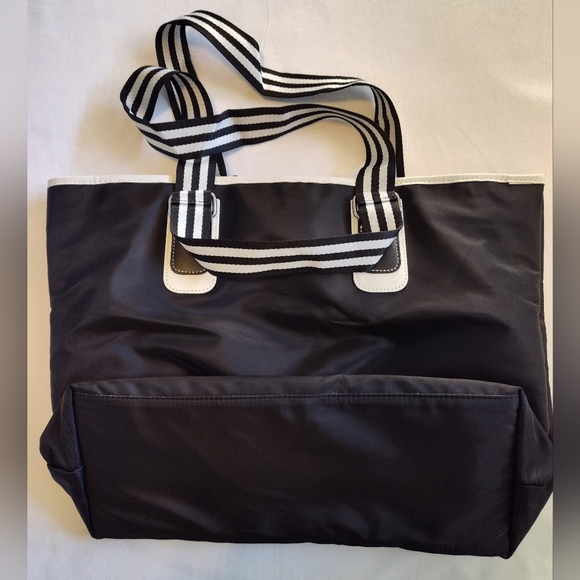 CHANEL 31 Rue Cambon Paris Boutique Tote Black White Nylon Zip Top NIP - Picture 5 of 12